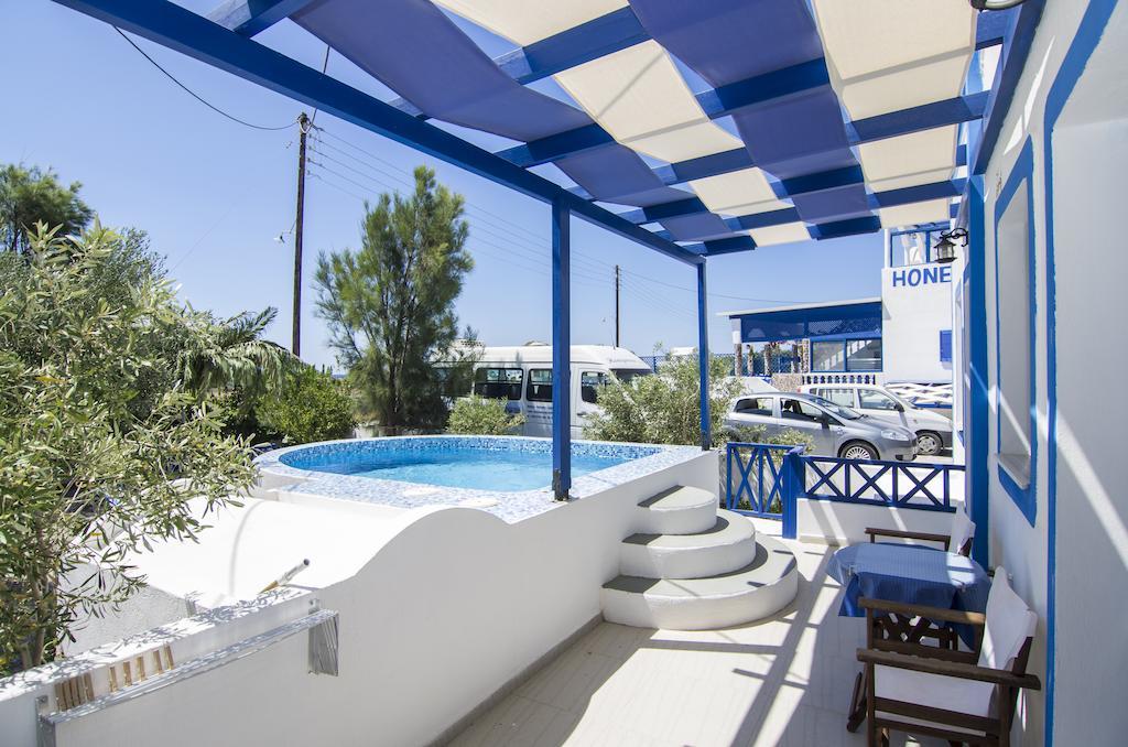 White & Blue Apartment Perivolos  Phòng bức ảnh