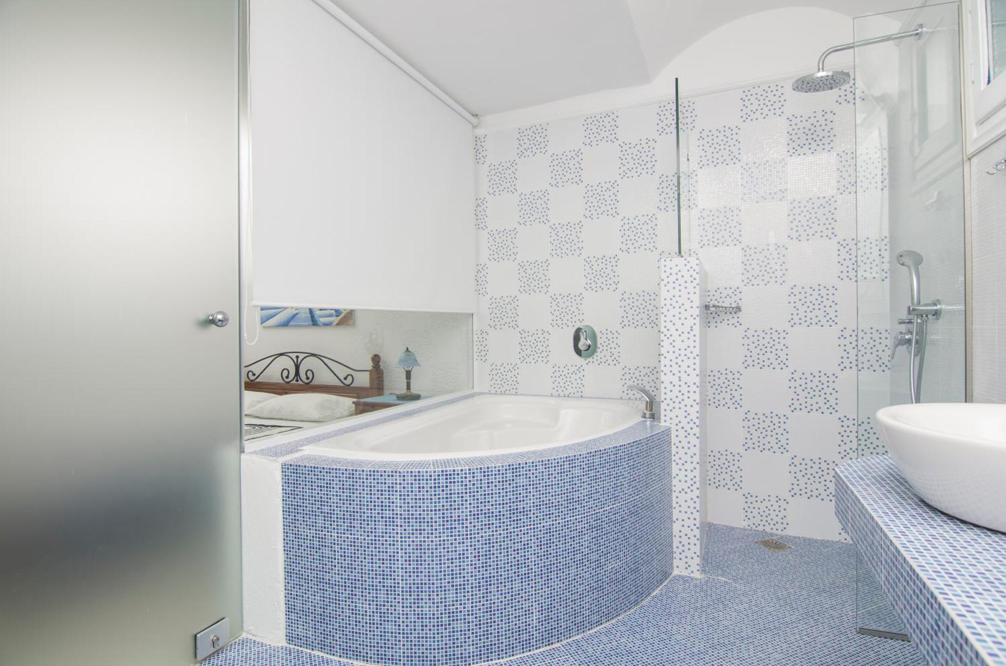 White & Blue Apartment Perivolos  Phòng bức ảnh