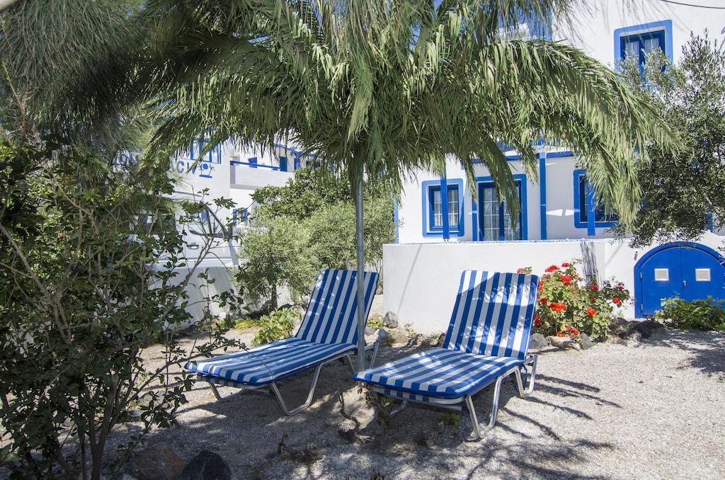 White & Blue Apartment Perivolos  Phòng bức ảnh