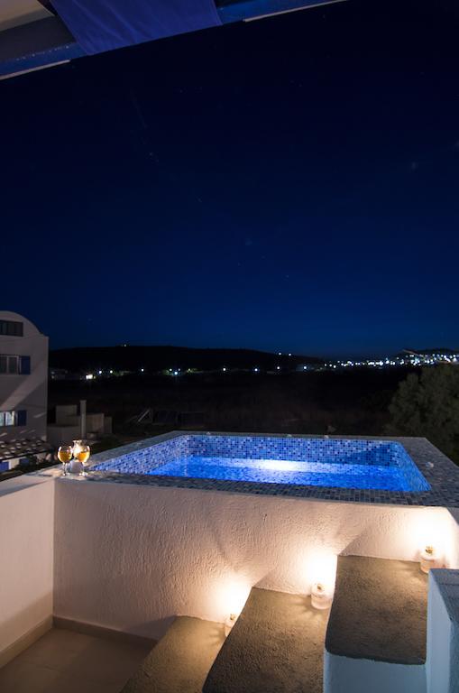 White & Blue Apartment Perivolos  Phòng bức ảnh